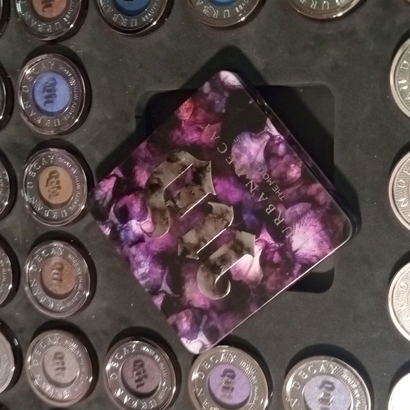 RARE URBAN DECAY THE MOTHER LODE 68 MIND BLOWING SHADES. ONE MASSIVE COL… - Picture 9 of 10